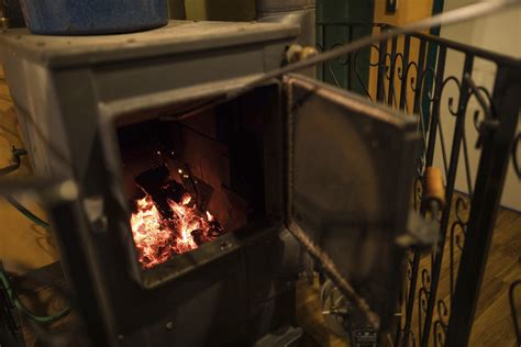 10 states plan to sue EPA over wood-burning stoves standards