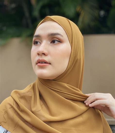 10 Warna Hijab Yang Cocok Untuk Baju Warna Warna Khaki Dan Mocca - Warna Khaki Dan Mocca