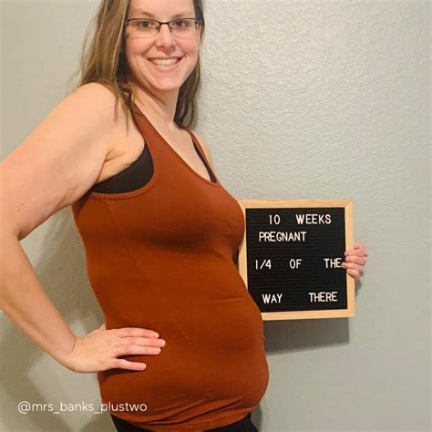 10 weeks pregnant belly pictures. At 25 weeks, a pregnancy is 6.25 months along. According to WebMD, in the 25th week of pregnancy, a baby is in its 23th week of development and measures 8.8 inches from the top of its head to its bottom. The average weight of a fetus during... 