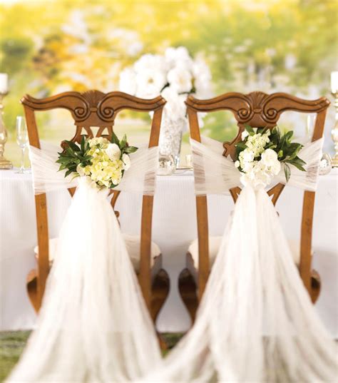 10 ideas económicas para decorar sillas de boda y darles un toque especial