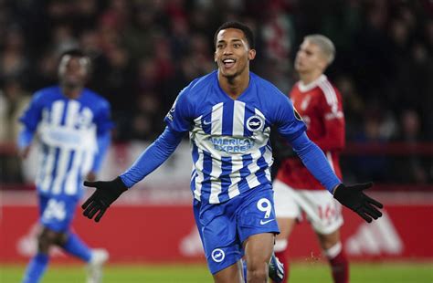 10-man Brighton ends Premier League winless run with 3-2 victory at Nottingham Forest