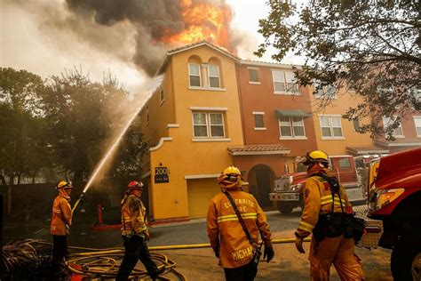 100 firefighters contain blaze at apartment complex in SF
