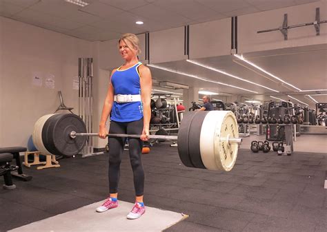 100 kg marklyft tjej