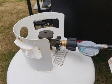 100 lb propane tank adapter. Once the tank is empty, close the valve by turning the handle fully clockwise. You'll need to place the tank in a secure position, either using a device or asking a friend to hold it still. Using a heat gun, soften the weld between the propane gas valve and the cylinder. Open the propane tank nozzle to bring the tank to regular atmospheric ... 