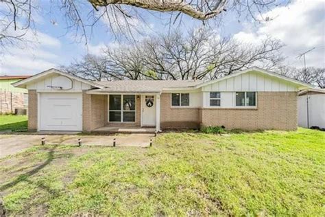 1012 Red Oak St, Azle, TX 76020 MLS# 20165353 Redfin