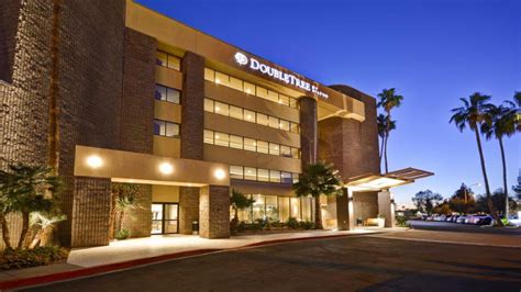 10220 n metro pkwy e phoenix az 85051. More Hotels in Phoenix, AZ. DoubleTree by Hilton Phoenix North. 10220 N Metro Pkwy E, Phoenix, AZ 85051. Members save up to 10% and earn Honors points when booking ... 