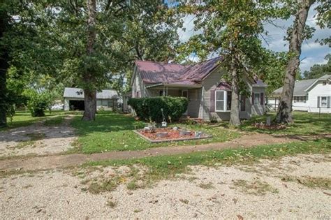 103 N Country Lane Dr, Desloge, MO 63601