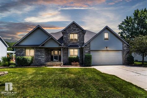 1035 Crystal Wood Dr, Davison, MI 48423 Zillow