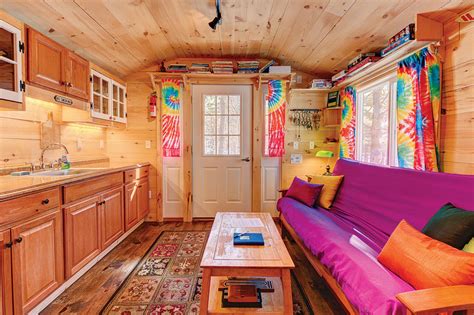 Mar 13, 2019 · Super smart! This tiny home is 10-feet wide so it gives yo.