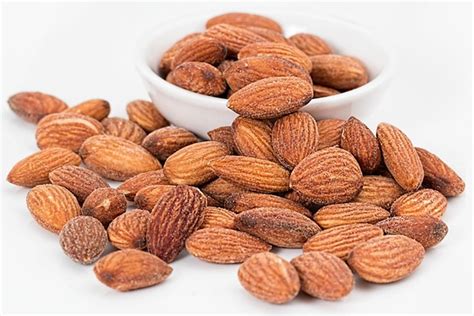 11 Manfaat Kacang Almond untuk Kesehatan dan Efek …