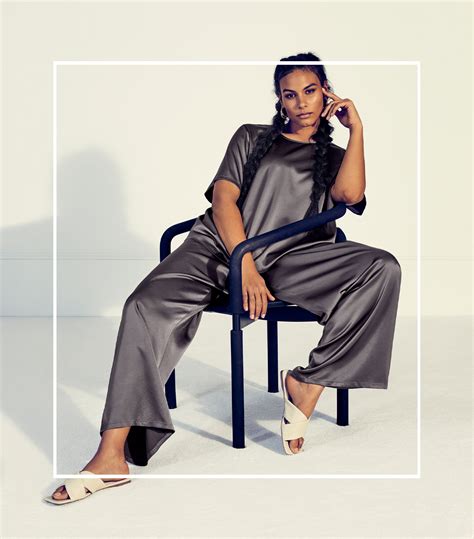 11 honore. Currently, the most common sizing resold via TheRealReal is a medium, which is roughly a US 6-8 and a UK 10-12. That’s something they’re now hoping to change by working with plus-size retailer 11 Honoré to democratise access to size-inclusive luxury on the secondhand market — a partnership that’s been in the works since before the ... 