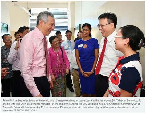 11 people help manage PM Lee