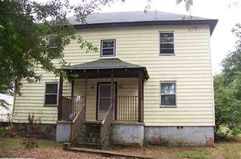 For Sale: Single Family home, $169,900, 2 Bd, 1 Ba, at 116 Odom Cir, Greenville, SC 29611. 