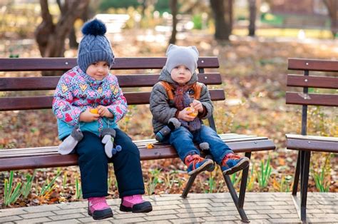 12,000+ Sitting On Park Bench Pictures - freepik.com