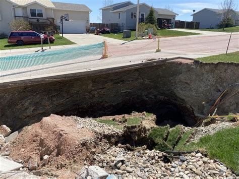 12 Blackhawk families displaced after sinkhole exposes …