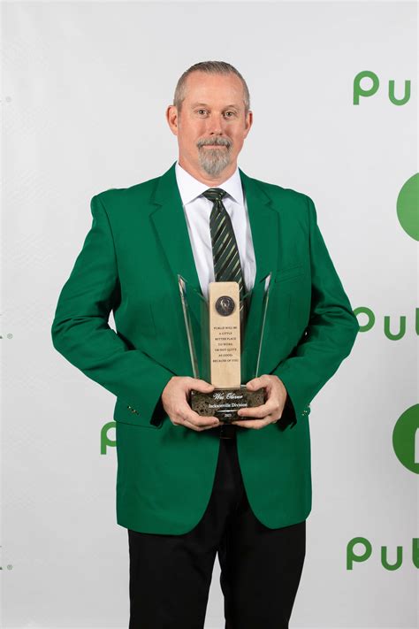 12 Publix employees receive company’s 2023 George W. Jenkins and President’s awards