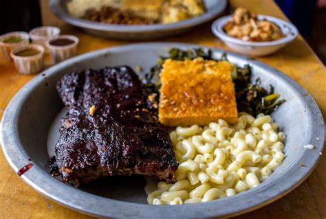 12 Bones Smokehouse