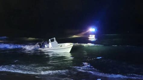 12 migrant land in Sunny Isles Beach on capsized boat; 1 in critical