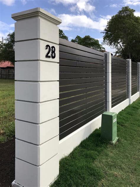 12 Modern Fence Design Ideas We Love Home Modern Metal And Wood Fence - Modern Metal And Wood Fence