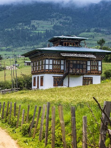 12-Day Bhutan In-Depth Tour Including Bumthang (Girl Land)