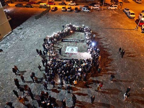 120 kişiye mezar olan Eda Apartmanı’nın bulunduğu alanda hüzünlü anma
