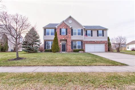 1203 Lexington Woods Dr, Avon, IN 46123