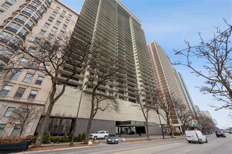 1212 lake shore drive. The price per square foot for units at 1212 N. Lake Shore Drive is $456, with an average size of 1765 square feet. The smallest properties offer 1700 square feet of living space, while the largest ones encompass 1,000-square-foot floorplans. The standard length of time a unit in this building stays on the market (between listing and closing) is ... 