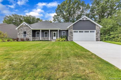 122 Fairhill Way Howell, MI 48843 - Coldwell Banker