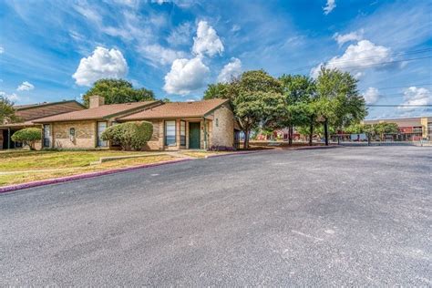 525 2 Bedroom Apartments Available. The Canopy. 950 E Bitters Rd, San Antonio, TX 78216. Virtual Tour. $1,195 - 1,444. 2 Beds. Dog & Cat Friendly Pool In Unit Washer & Dryer Walk-In Closets Clubhouse Balcony Range Microwave. (210) 361-2862. Sir Winston Villas - Corporate Housing.. 