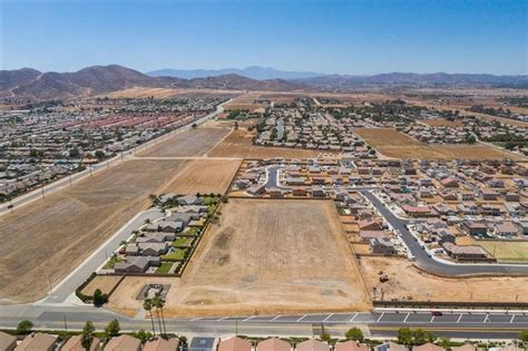 1246 Barnett, Menifee, CA 92585 MLS# SW22154615 …