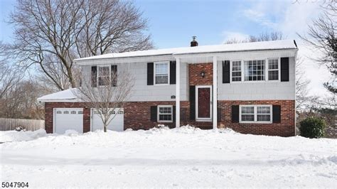 13 Tally Ho Trl, Hillsborough Twp., NJ 08844-2136