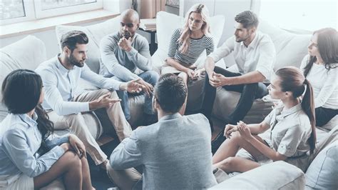 13 Tips to Easily Lead a Group Discussion Successfully