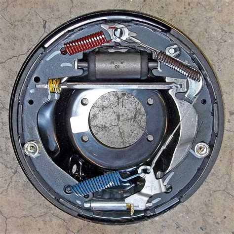 13 inch chevrolet brake drum specification guide. - Perspective drawing on the spot guides series.