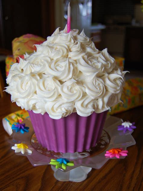 140 Cakes - Giant Cupcake ideas giant cupcakes, cupcake