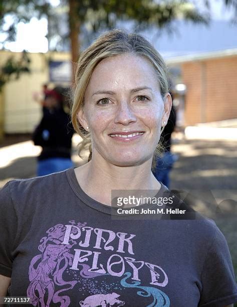 141 Elisabeth Shue Tennis Premium High Res Photos