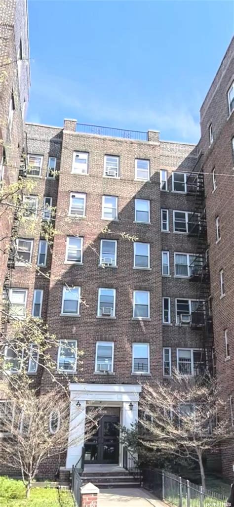 Homes similar to 143-07 Sanford Ave Apt 4J are listed between $3