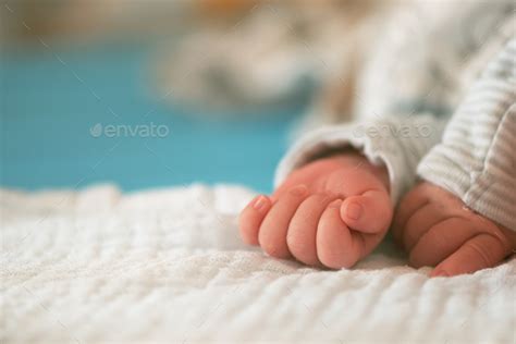 15,615 Newborn Baby Hands Premium High Res Photos