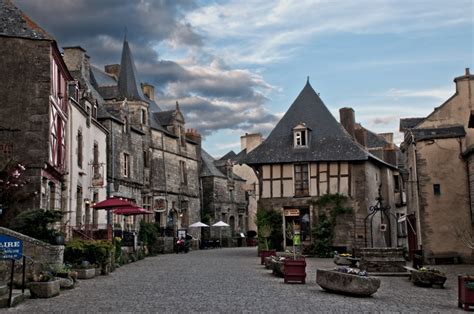 15 Best Small Towns to Visit in France - The Crazy …