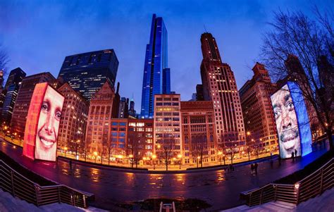 15 Chicago Landmarks That Light Up The Night - Pinterest