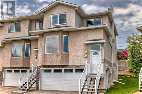 15 Country Hills Gardens NW, Calgary, Alberta, T3K5G1