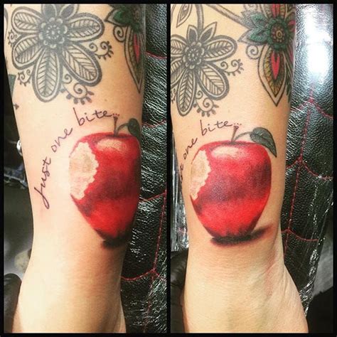 15 Inspired Apple Tattoos Half sleeve tattoo, Apple tattoo, Cool half