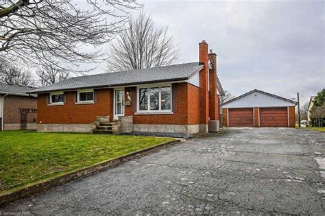 15 Woodside Drive, Port Colborne — For Sale @ $878,900