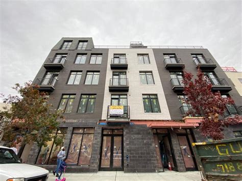 22 Jefferson St is a 1,200 square foot condo with 4 bedrooms and 1 bathroom. This home is currently off market - it last sold on October 15, 2003 for $417,000. Based on Redfin's Newton data, we estimate the home's value is $646,056.. 