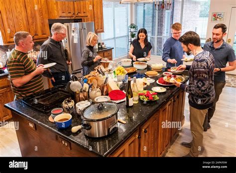 150 Family Gathered In Kitchen Premium High Res Photos …