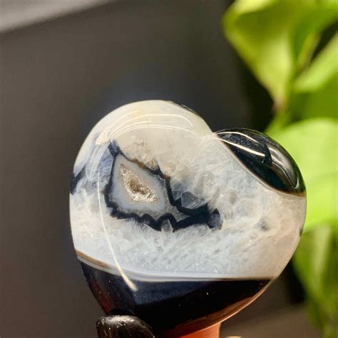 15g Natural and beautiful agate carved butterfly Druze piece