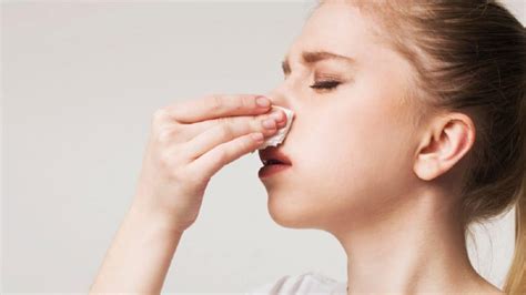 16 Cara Mengatasi Hidung Tersumbat Tanpa Obat Katadata Cara Mengatasi Hidung Tersumbat Pada Bayi Dengan Minyak Kayu Putih - Cara Mengatasi Hidung Tersumbat Pada Bayi Dengan Minyak Kayu Putih