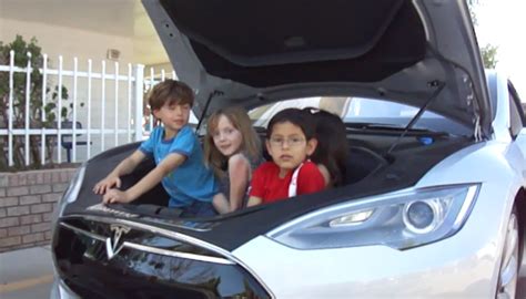 16 Kindergarten Kids Prove Tesla Model S Rocks Kindergarten Car - Kindergarten Car
