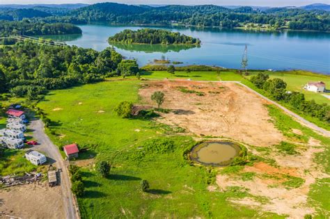 17 1/2 Acres Cherokee Lakefront Unrestricted For Sale - real estate...