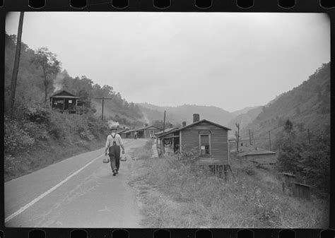 17 Candid Photos Show Life In West Virginia In The 1930s