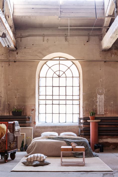 18 Strikingly Beautiful Industrial Bedroom Design Ideas